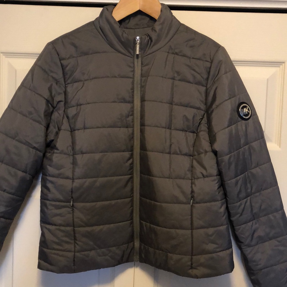 NWOT Michael Kors cropped puffer jacket. Large. Packable.